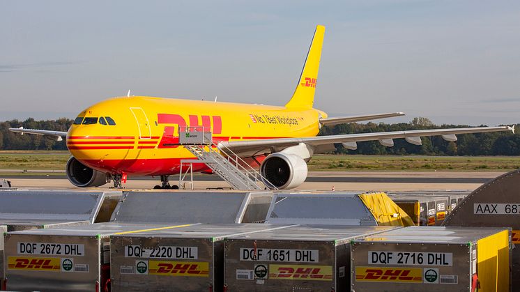 dhl-express-gptw-airplane