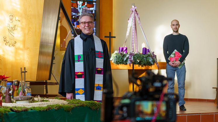 Hephata-Vorstandssprecher Pfarrer Maik Dietrich-Gibhardt und Kirchenmusiker Martin Kaiser haben für Heiligabend eine kurze Videoandacht vorbereitet, die unter www.hephata.de veröffentlicht wird.