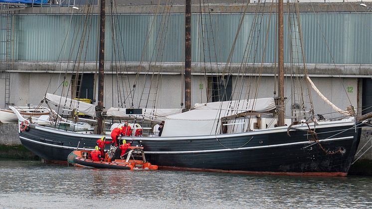 En FRB var klar til at fragte Fulton-eleverne over til 'Esvagt Carpathia'.