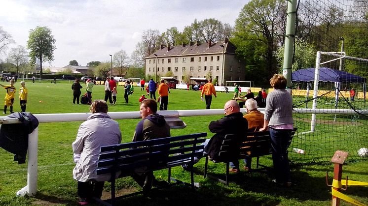 Sportlicher Einsatz für Bärenherz: Fußballturnier in Thierbach