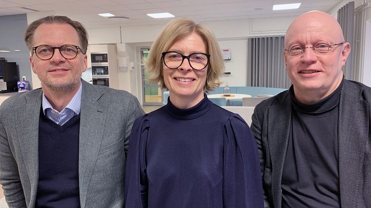 Jonas Albertsson, chef för Epirocs division för teknisk utveckling, Rocktec, Birgitta Bergvall-Kåreborn, rektor vid Luleå tekniska universitet och Pär Weihed, prorektor vid Luleå tekniska universitet