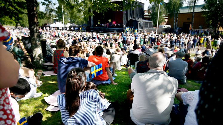 Folkfest med Nationaldagsfirande och gratiskonsert på Sandgrundsudden 5-6 juni.