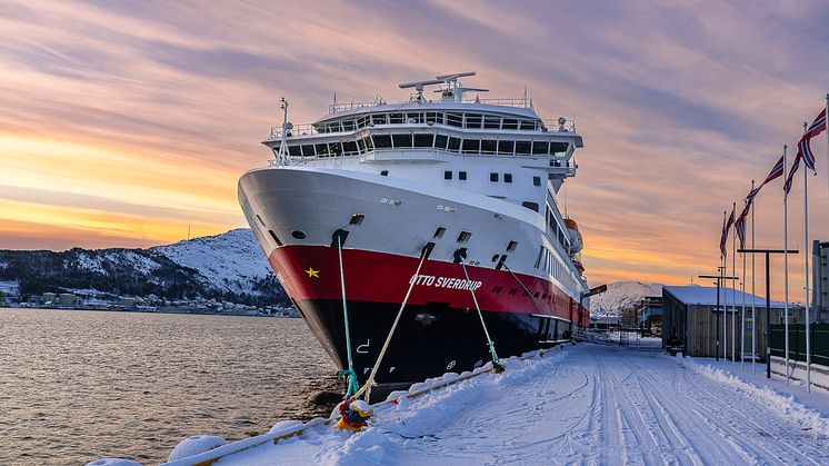 MS Otto Sverdrup til kai i Ålesund. Foto: Andrea Klaussner / Hurtigruten