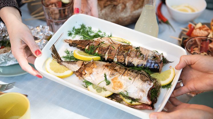 Makrell smaker nydelig etter noen minutter på grillen. Foto: Studio Dreyer Hensley