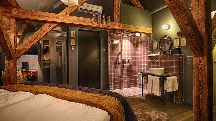 Bedroom beams at Spedition Hotel & Restaurant, Thun, Switzerland - design by Stylt