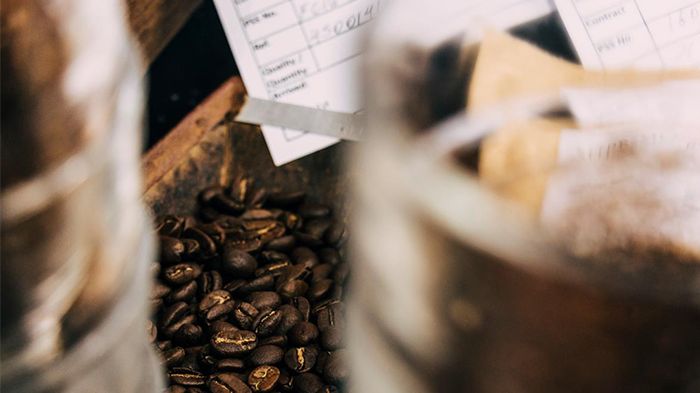Högvuxet afrikanskt arabicakaffe är generellt känt för att vara fruktigare och ge mer kropp till blandningen.