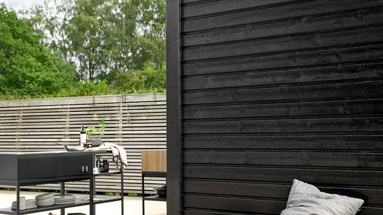 JOTUN 0734 Brunsvart Fasade - 8252 Green Harmony Benk - TREBITT 90029 Naturlig Sølvgrå Terrasse