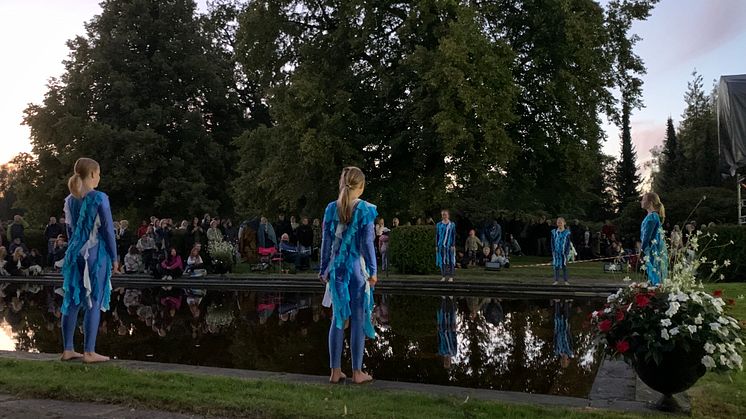 Från 16 maj kan ett nytt evenemangsbidrag börja sökas i Sunne. Bidragen ska förmera besöksnäringens egna satsningar, stimulera till att ännu fler evenemang görs i samverkan och förlänga säsongen. Bilden: fasadshowen i Rottneros park september 2021.