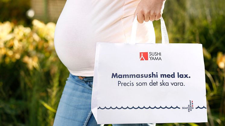Nu ändrar Sveriges största sushikedja, Sushi Yama, sina menyer och inför rå, norskodlad lax som standardingrediens i ”mammasushi”.