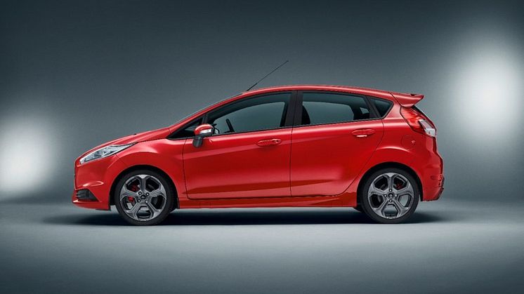 Megérkezik Európába a legütősebb Fiesta izomautó: a Fiesta ST200 látványos stílussal ötvözi a teljesítményt