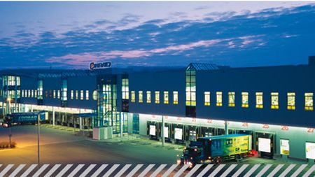 Ceremoni i Wernberg när Conrad öppnar sitt nya logistikcenter