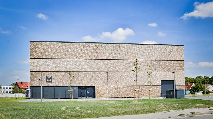 Maritimes Kleid aus Holz -  1.800 qm Fassade aus Kebony für Museumsdepot