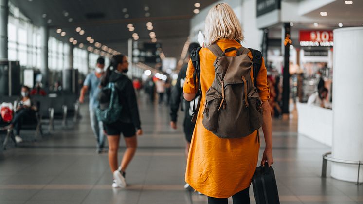 THEME_TRAVEL_AIRPORT_PEOPLE_SOLO_TRAVELER_HEADING_TO_A_FLIGHT_GATE_LUGGAGE_GettyImages-1394456702_Universal_Within usage period_99794