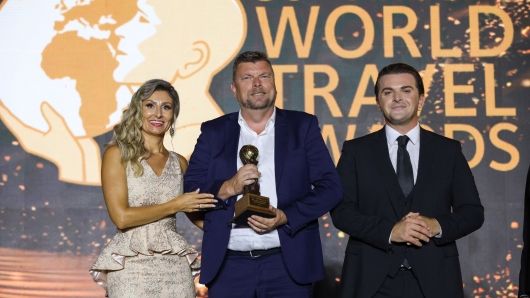 Arnfinn Heller Hansen, Travel Partner Manager i Hertz Norge mottar prisen som Norges ledende leiebilselskap under årets prestisjefylte World Travel Awards-kåring.