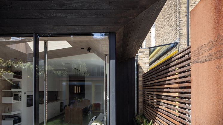 Kebony Fassade im Shou Sugi Ban-Stil