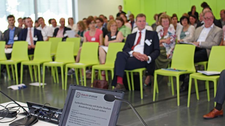 „Dual studiert – Erfolg in der Region“ – Auftaktveranstaltung zum Ausbau dualer Studienangebote im Land Brandenburg