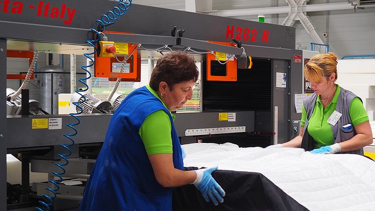 JYSK-investește-în-instruirea-a-Fabrica-Sun-Garden-Pucioasa.jpg