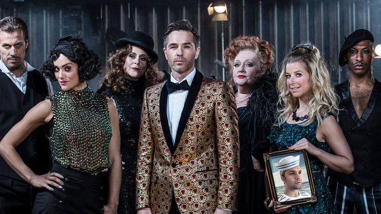Pressbild 2 ensemble " Med Hjärtat Som Insats"