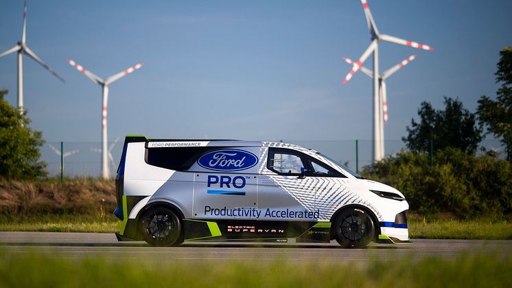 Ford Pro Electric SuperVan 2022 (47)