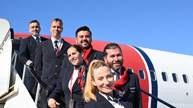 Norwegians besättning inför första flyget från Stockholm Skavsta Airport till Malaga. Foto: Sofie Löfström 