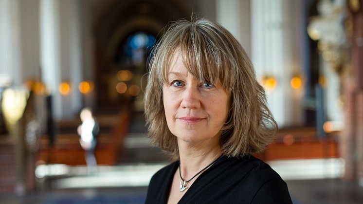 Porträtt Åsa Grönberg i domkyrkan