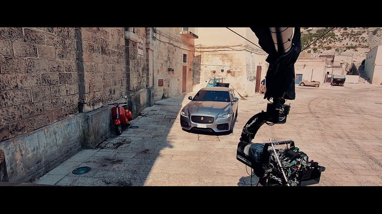 Jaguar XF gjør sin debut i James Bond - No Time To Die