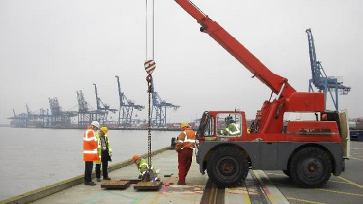Port de Felixstowe, UK, avant et après l’installation de tampons en composite