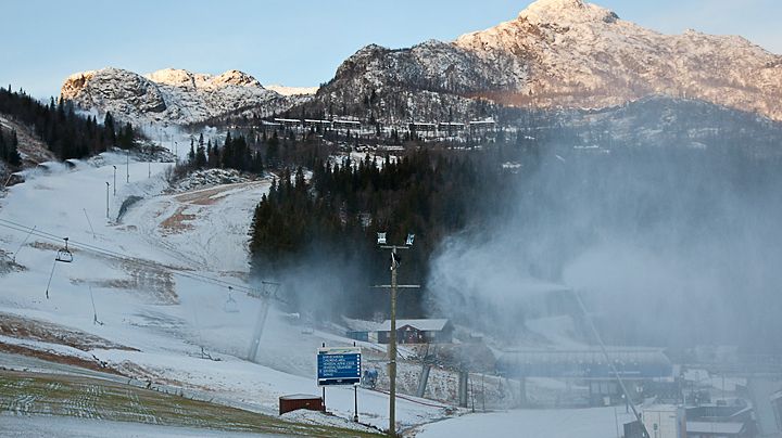 Snøproduksjonen er i gang i Hemsedal
