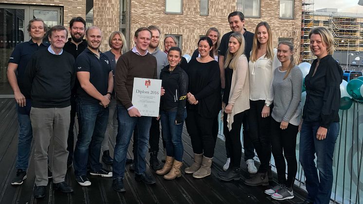 fr.v Evert E, Rolf Karlsson, Peter Widman, William Karlsson, Annelie Köbi, Emanuel Karlsson, Linley Karlsson, Terese Nilsson, Evelina Magnusson, Alina Zälter, Rebecka Wiklund, Cecilia Axelsson, Christian Holmedal, Amanda With, Mirelle Fylke, Carina R