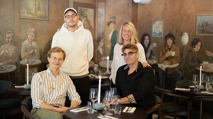Delar av familjen Ranebjörk samlade i Junggrens nyrenoverade lokaler som efter ombyggnation och utbyggnad har fått ny rymd och energi.