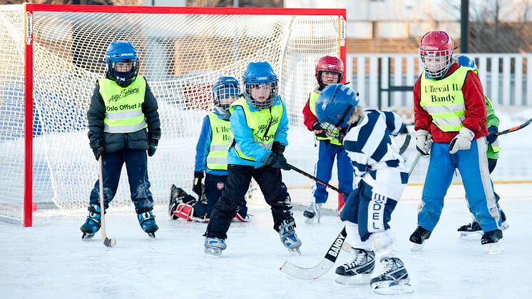 10 millioner kroner til kunstisbaner i nærmiljøet, tildeles Norges Ishockeyforbund, i samarbeid med Norges Skøyteforbund og Norges Bandyforbund. (Foto: NBF)