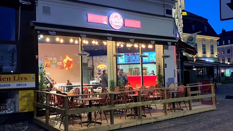 ​Nu serveras härliga smakupplevelser från det libanesiska köket på Basargatan 10 i Göteborg när Yalla Habibi, som betyder ”Kom igen, älskling”, precis har öppnat i Wallenstams lokaler.