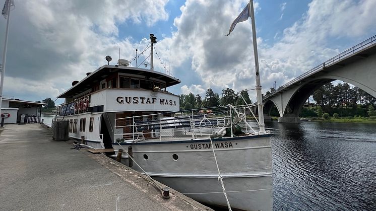 Leksands Sparbank återinvesterar 250 000 kronor i M/S Gustaf Wasa genom insatser för bygden.