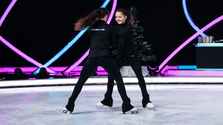 HOLIDAY ON ICE ACADEMY Nachwuchstalent Carolina Raabe aus Hamburg beim Training für Dancing on Ice