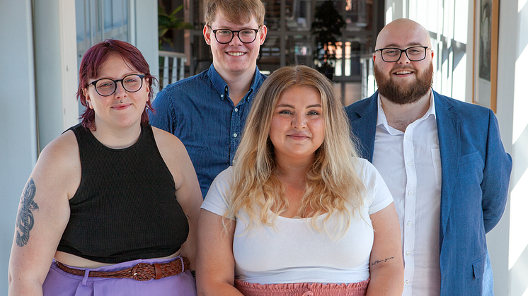 De här fyra roddar Studentkåren från 1 juli 2023 till 30 juni 2024: Elin Strömberg, Felix Eriksson, Elin Eliasson och Max Karlsson.