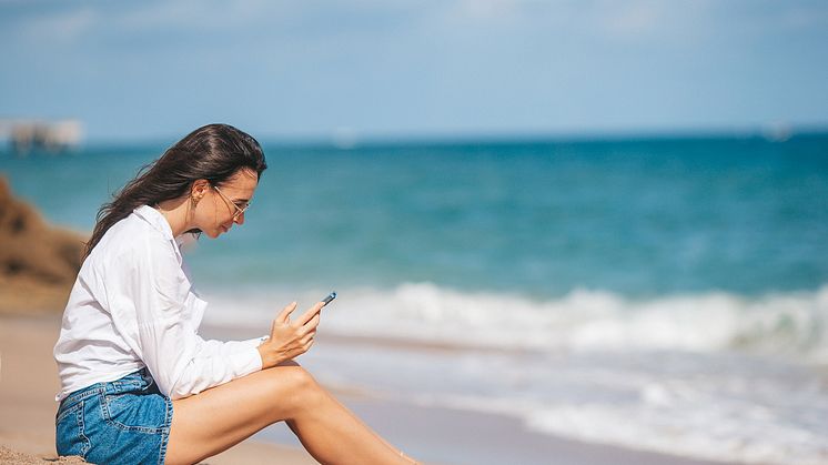 - Hvis sjefen ringer når du er på ferie, trenger du ikke å svare, sier Simployers ekspert, Ragni Myksvoll Singh. (Foto: Dreamstime) 