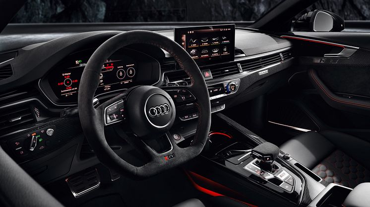 Audi RS 4 Avant (tangorød)