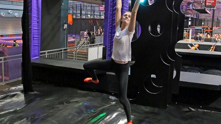 Der Hindernisparcours "Ninja Box" im JUMP House Leipzig erfordert Kraft und Ausdauer