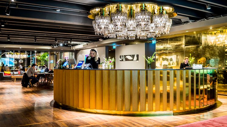Lobby-Clarion-Hotel-Amaranten-SE115 (1).jpg