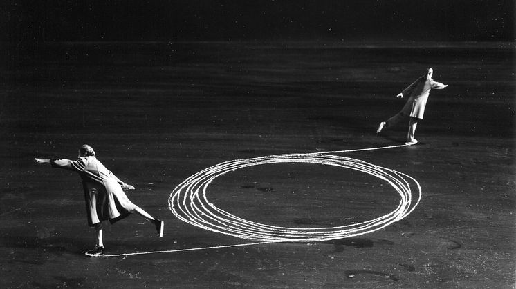 Gilbert Garcin. La mécanique des couples, 2002. Courtesy Galerie Les filles du calvaire, Paris