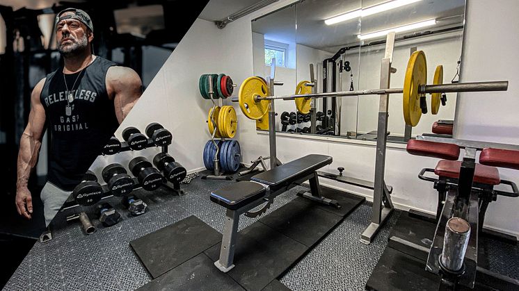 Ashkans hemmagym, bild på Ashkan tagen av Gibbe Nakhle, www.gibbenakhle.se