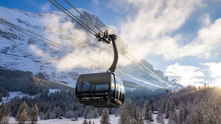 Eiger-Express-Grindelwald-Eigernordwand-Nahansicht-Winter