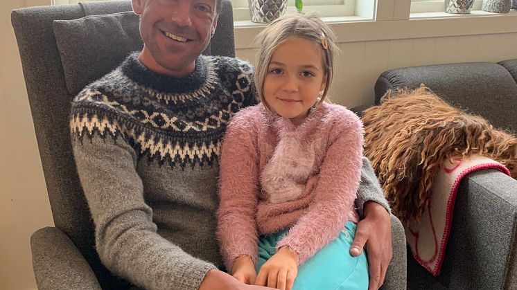 Espen Skjerven Holen venter på nye lunger. Her med midterste datter, Mie Karoline, 7 år