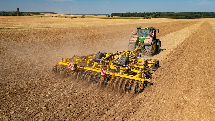 ﻿﻿“We decided to develop the new generation of the FENIX FO_PROFI cultivators based on our experience of many years and findings from various markets. After two years of intense testing in various conditions, we are introducing a new product that exc