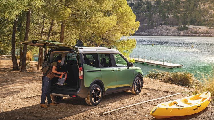 2023_FORD_Tourneo-Courier_Active_04