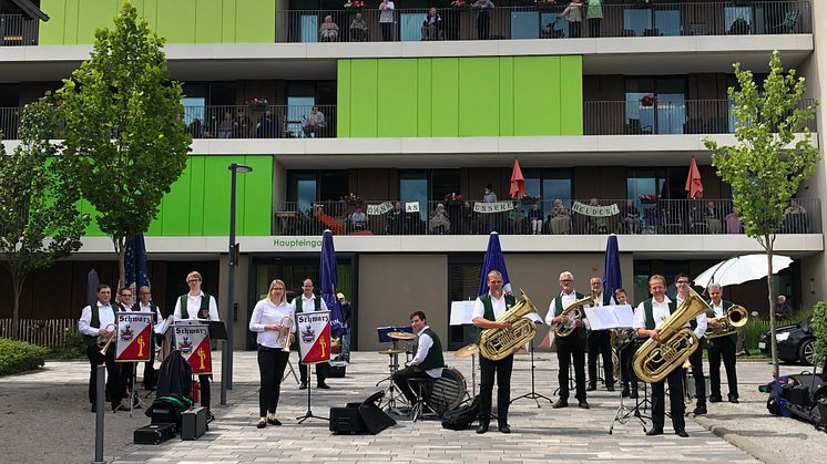 Der Posaunenchor Schwarz spielte am Sonntag für die Bewohnerinnen und Bewohner des Seniorenzentrums „An der Lauter“ in Lauterbach.