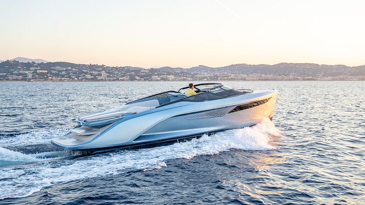 High res image - Princess Motor Yacht Sales - Princess R35