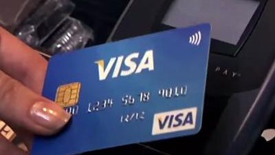 Il ristorante e la spesa, gli acquisti con carte di credito contactless sempre più diffusi