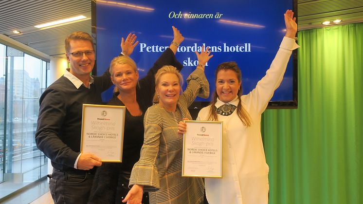 Från vänster: Jan Vikström, ägare och grundare Lärande Sverige,  Monica Almgren, konceptutvecklare Lärande i Sverige, Tina Hedman, hotelldirektör Quality Hotel Globe och Ann Mårder, VP People & Culture Nordic Choice Hotels tog emot priset.