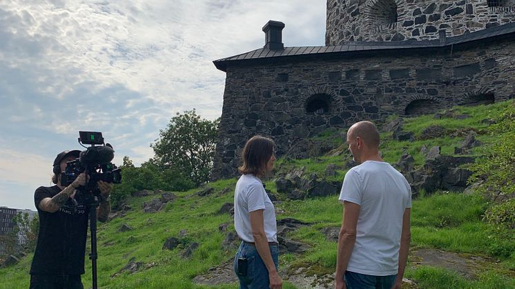 Ylva Berglund och Håkan Strömberg under inspelningen av "Hur hamnade vi här? - tio filmer om Göteborgs historia". Foto: Emma Backman